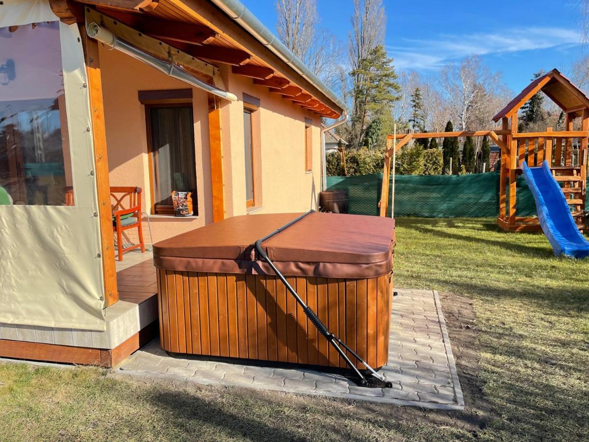 Апартаменти Hullam Nyaralo Балатонмаріафюрде Екстер'єр фото