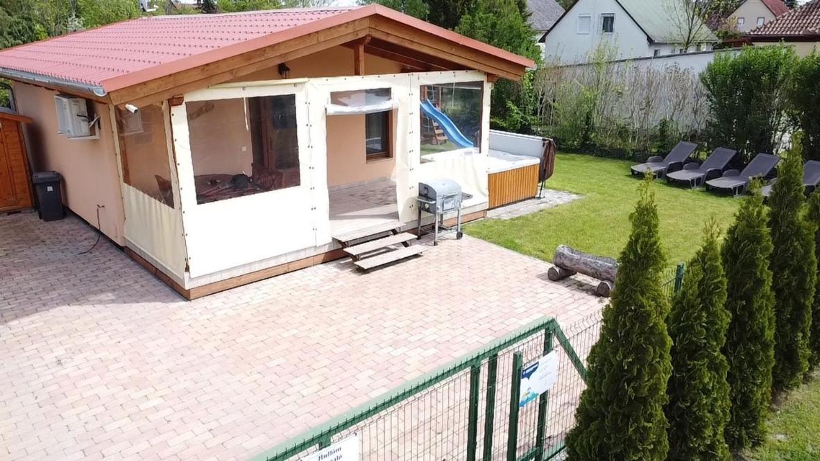 Апартаменти Hullam Nyaralo Балатонмаріафюрде Екстер'єр фото