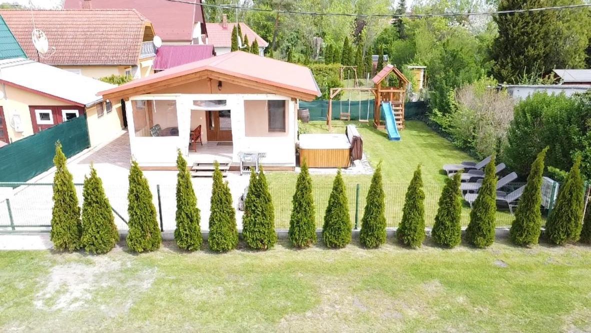 Апартаменти Hullam Nyaralo Балатонмаріафюрде Екстер'єр фото