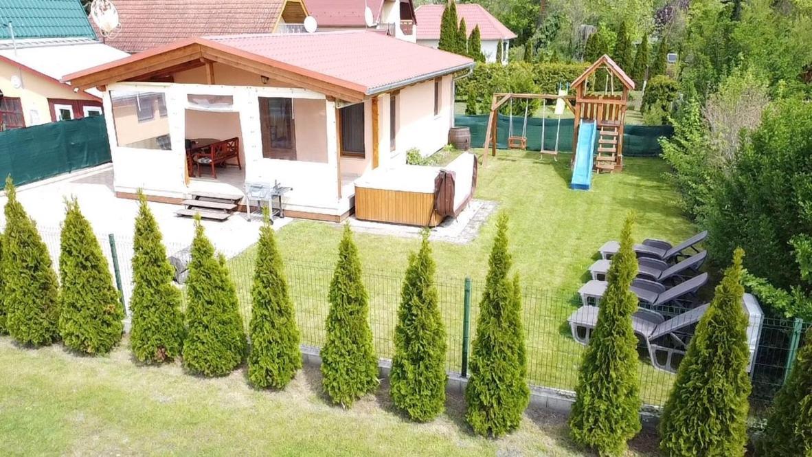 Апартаменти Hullam Nyaralo Балатонмаріафюрде Екстер'єр фото
